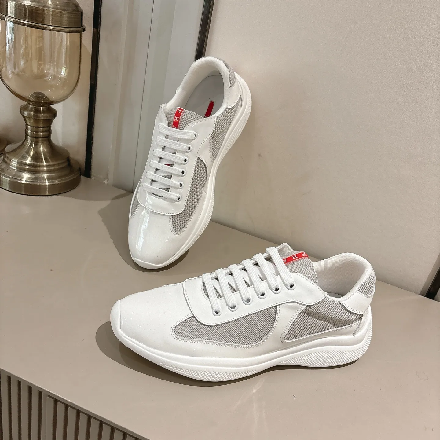 Factory direct sales p520🐘🐘Women's shoes, women's clothing (top version) Prada casual sports shoes, fashionable thick-soled casual loafers, unique taste, loved by everyone and easy to control, popular every year. There is also a versatile classic shoe last, enough to conquer you, wear it, increase the height and leisure, simple and handsome on the feet. The fabric is imported patent leather, the inner foot pad is breathable mesh, soft and delicate, the foot feels comfortable, ip Foam mold anti-slip lightweight outsole